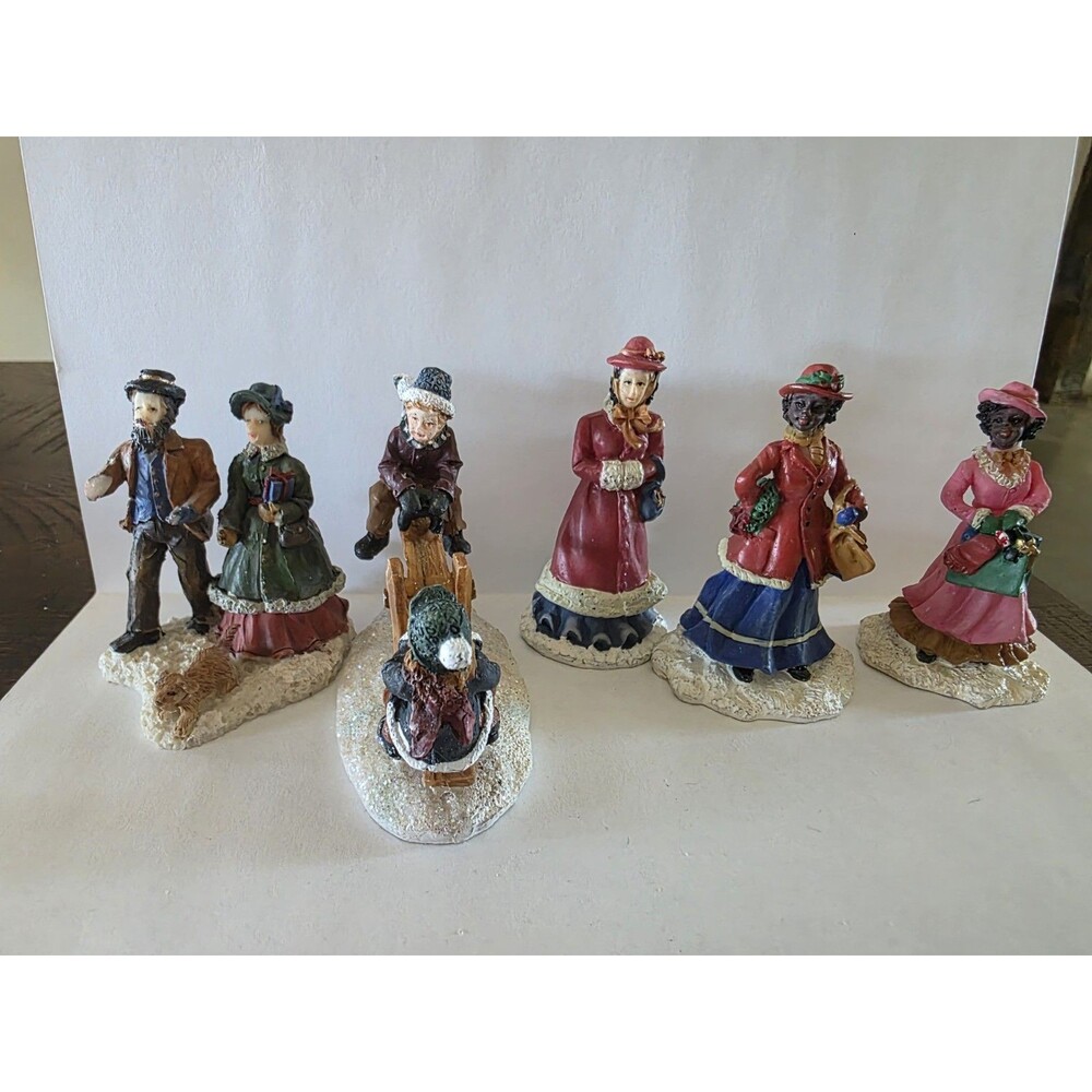Christmas Village People Set of 5 Figurines Mixed Lot/Good Condition